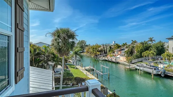 $3,395,000 | 605 North Point Drive, Holmes Beach, FL 34217