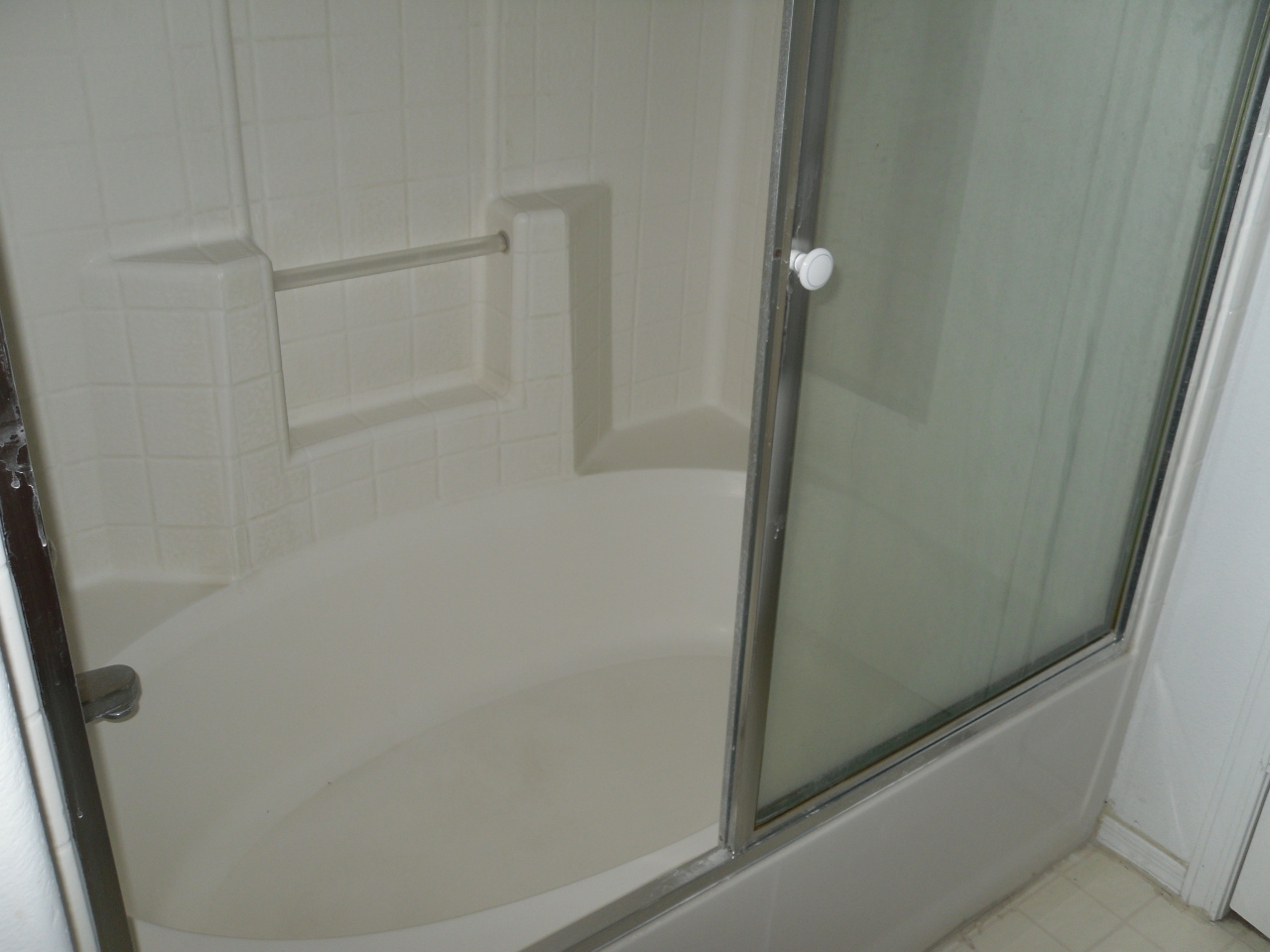 1431 East Carson Road Phoenix, AZ 85042 - Photo 14 of 25 close up of a white marble wall