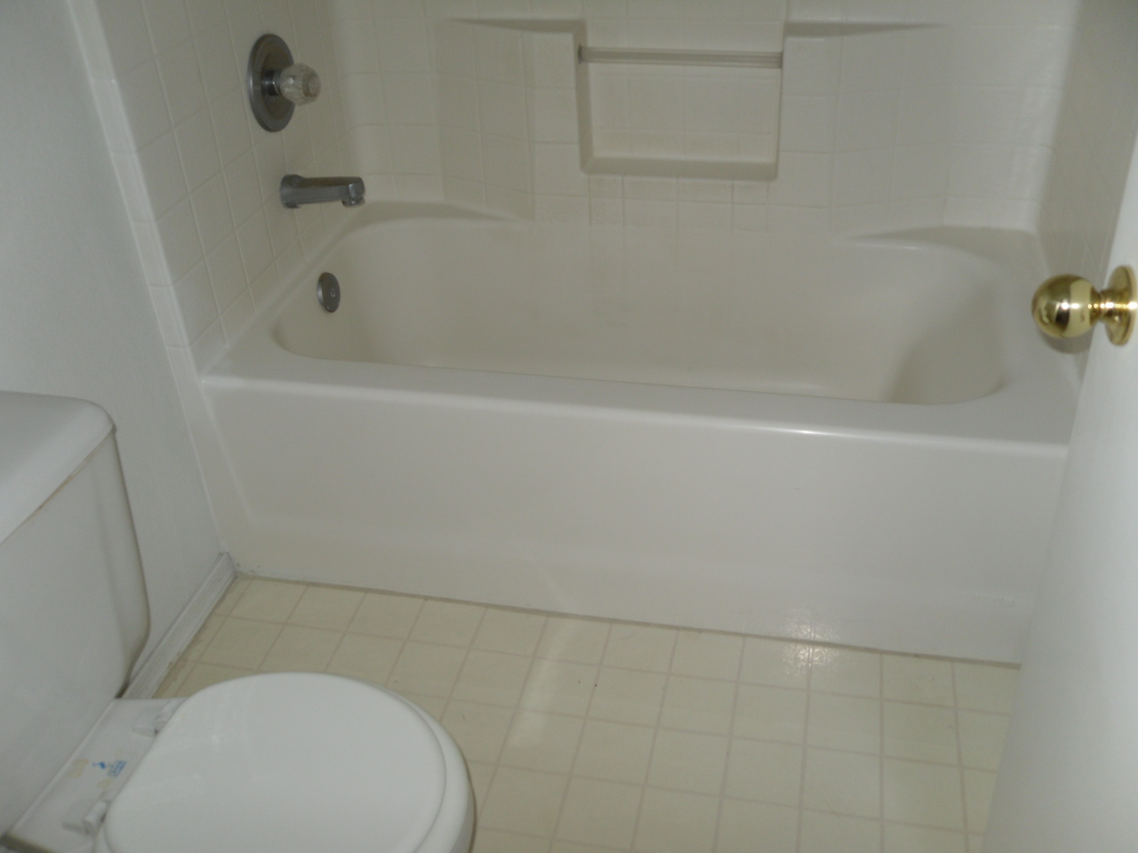 1431 East Carson Road Phoenix, AZ 85042 - Photo 19 of 25 a bath tub sitting next to a white toilet and a shower