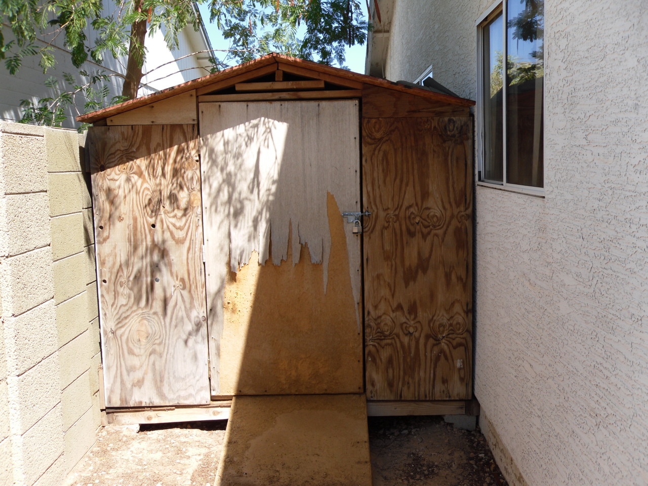 1431 East Carson Road Phoenix, AZ 85042 - Photo 25 of 25 a view of a wooden door