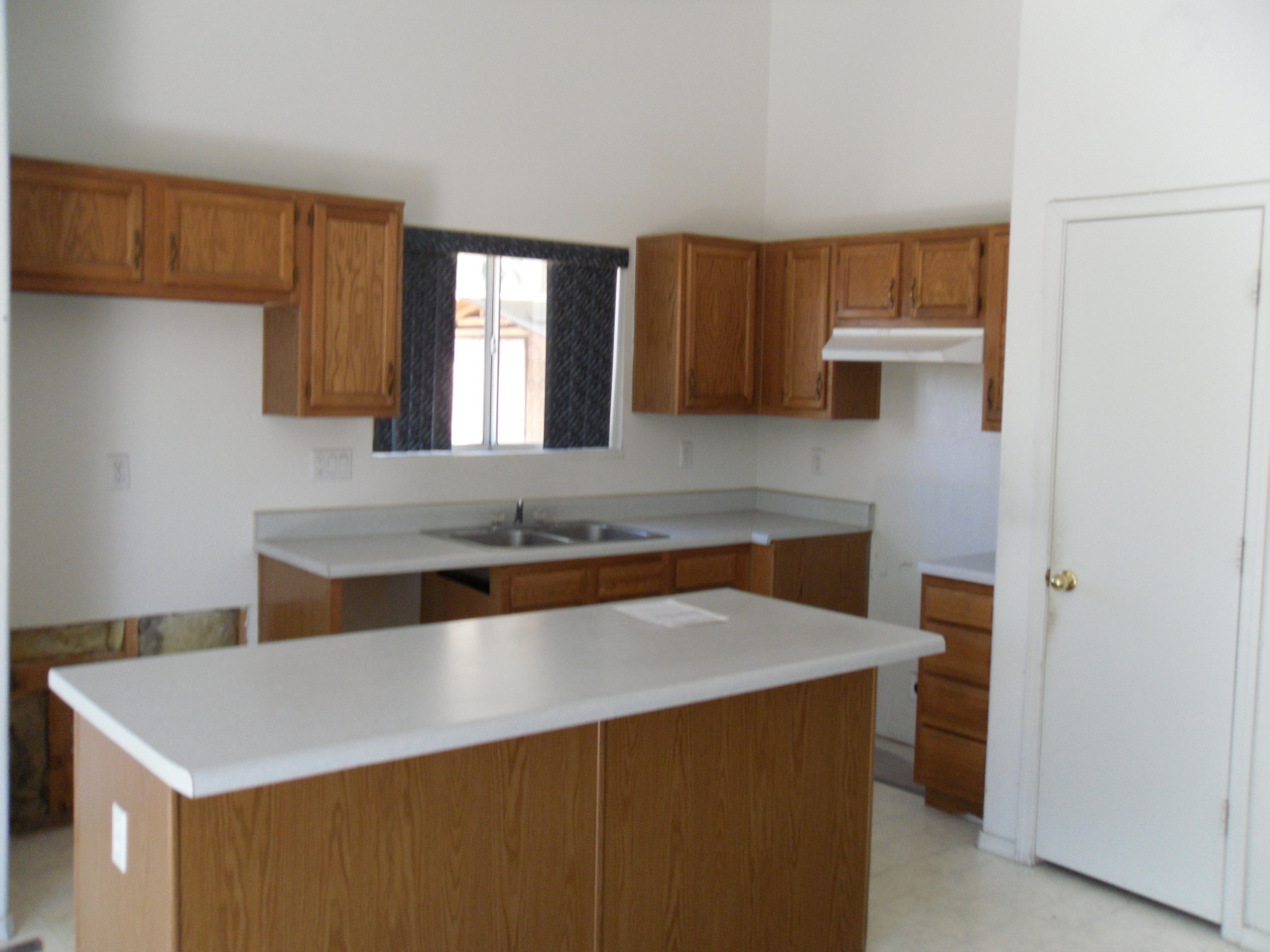 1431 East Carson Road Phoenix, AZ 85042 - Photo 7 of 25 a kitchen with a sink a stove and a refrigerator