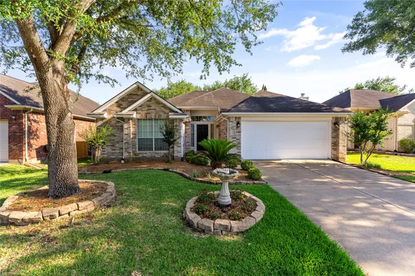 $2,275 | 3135 Stratford Bend Drive, Sugar Land, TX 77498