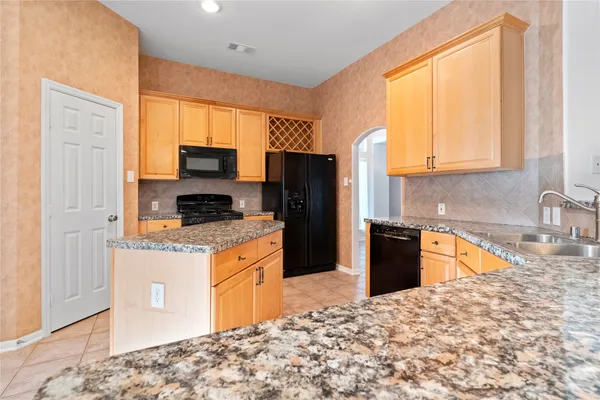 $2,275 | 3135 Stratford Bend Drive, Sugar Land, TX 77498