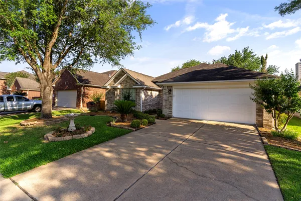 $2,275 | 3135 Stratford Bend Drive, Sugar Land, TX 77498