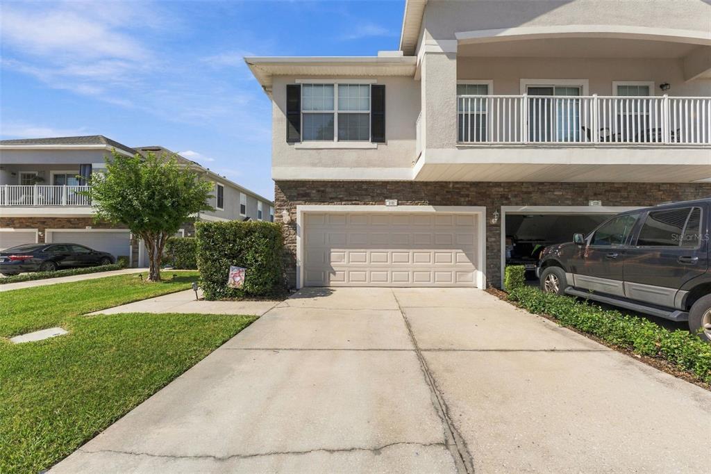 2333 Tanbark Ridge Place Plant City, FL 33563 - Photo 3 of 46 Gallery Image 3