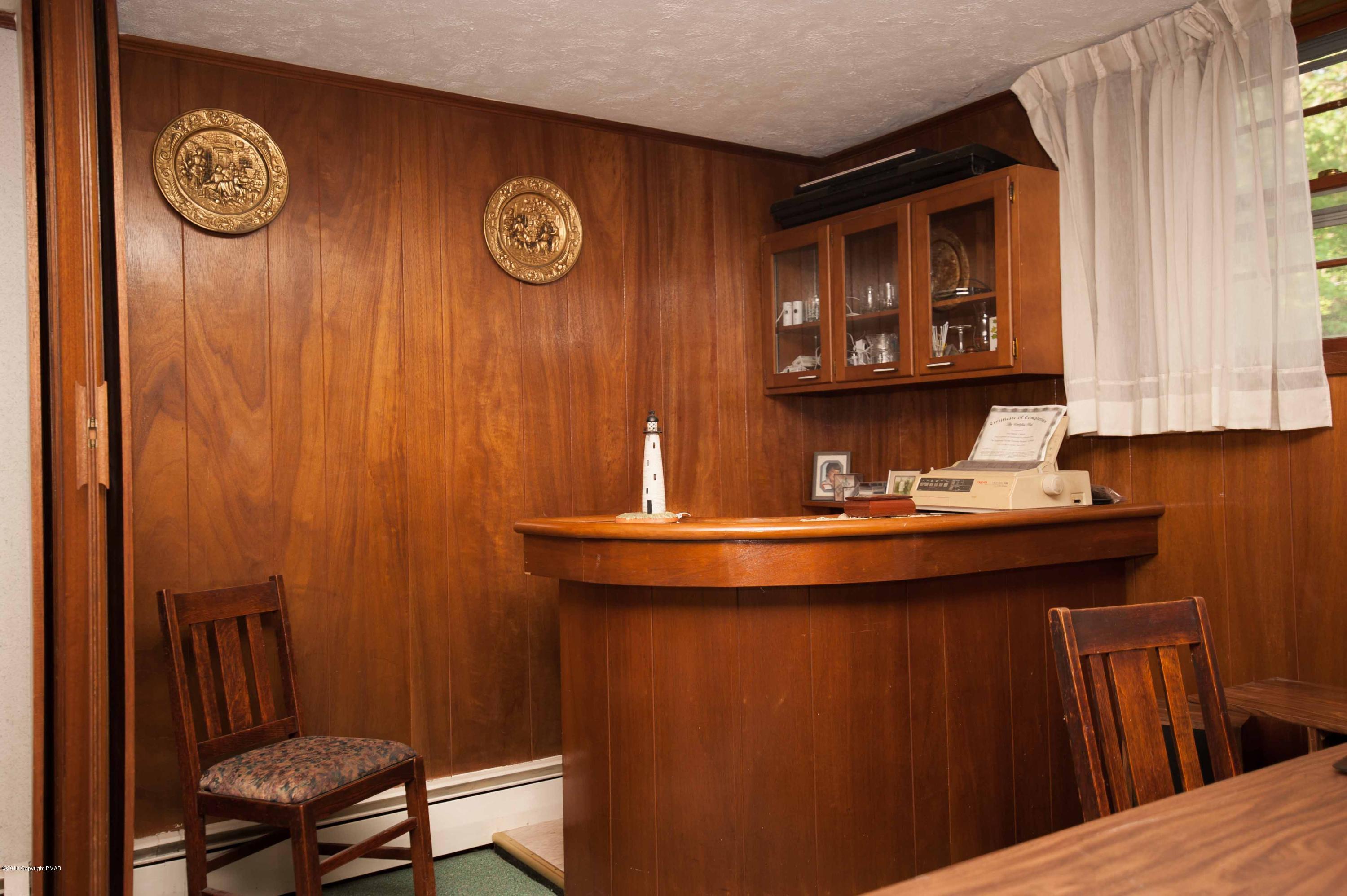 1640 Quentin Road Stroudsburg, PA 18360 - Photo 21 of 42 den/bar