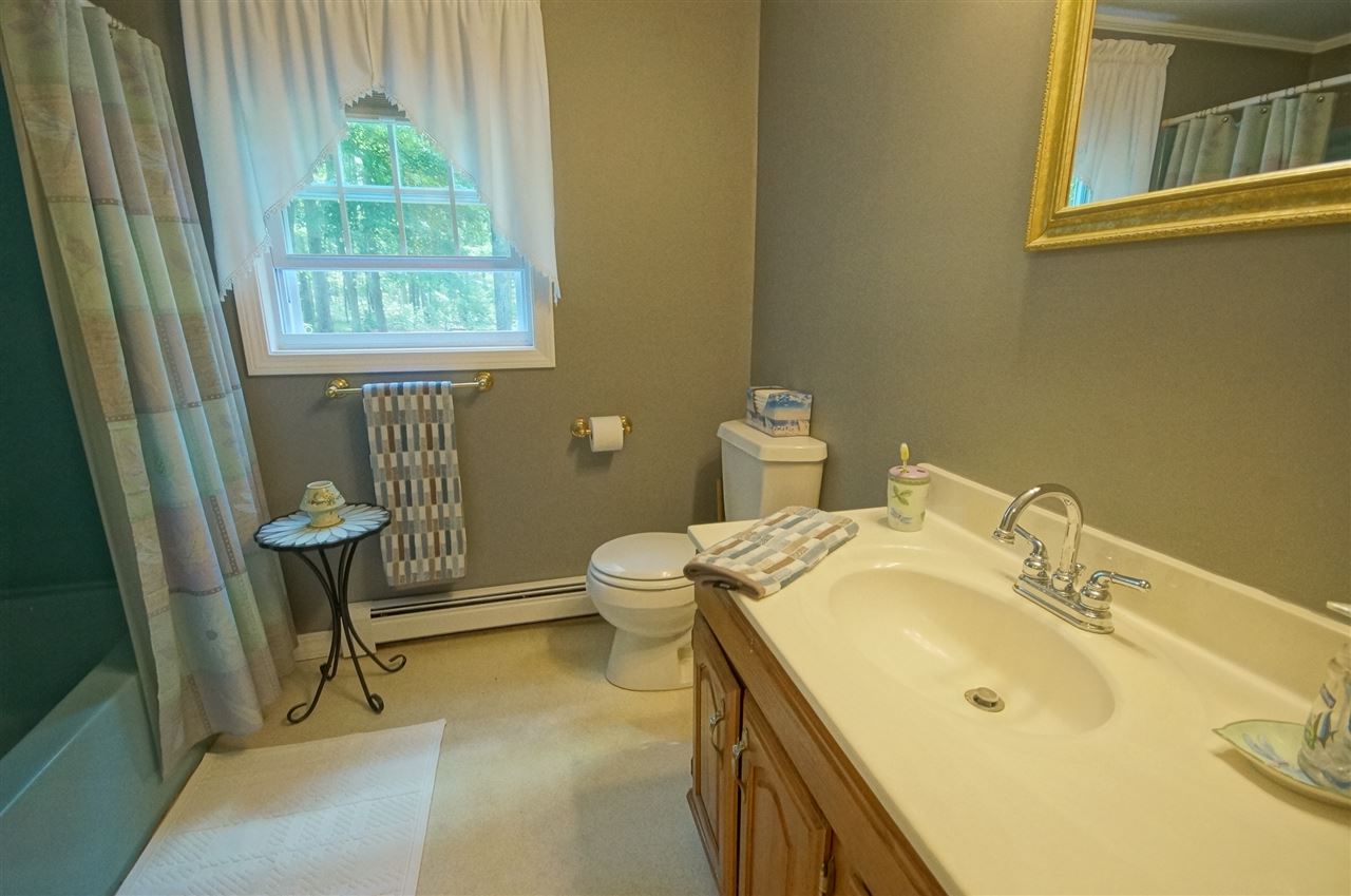 18 Elwood Road Derry, NH 03038 - Photo 13 of 35