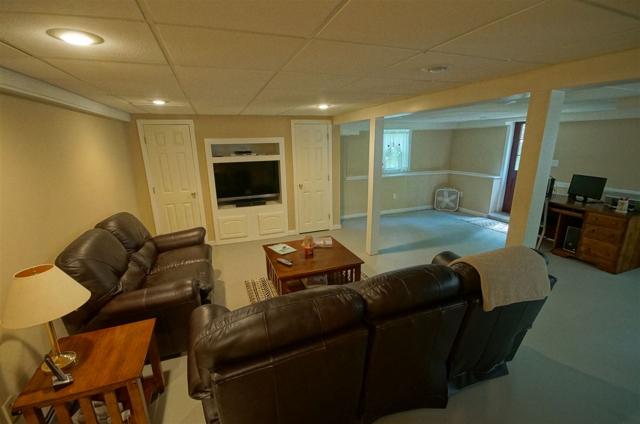 18 Elwood Road Derry, NH 03038 - Photo 22 of 35