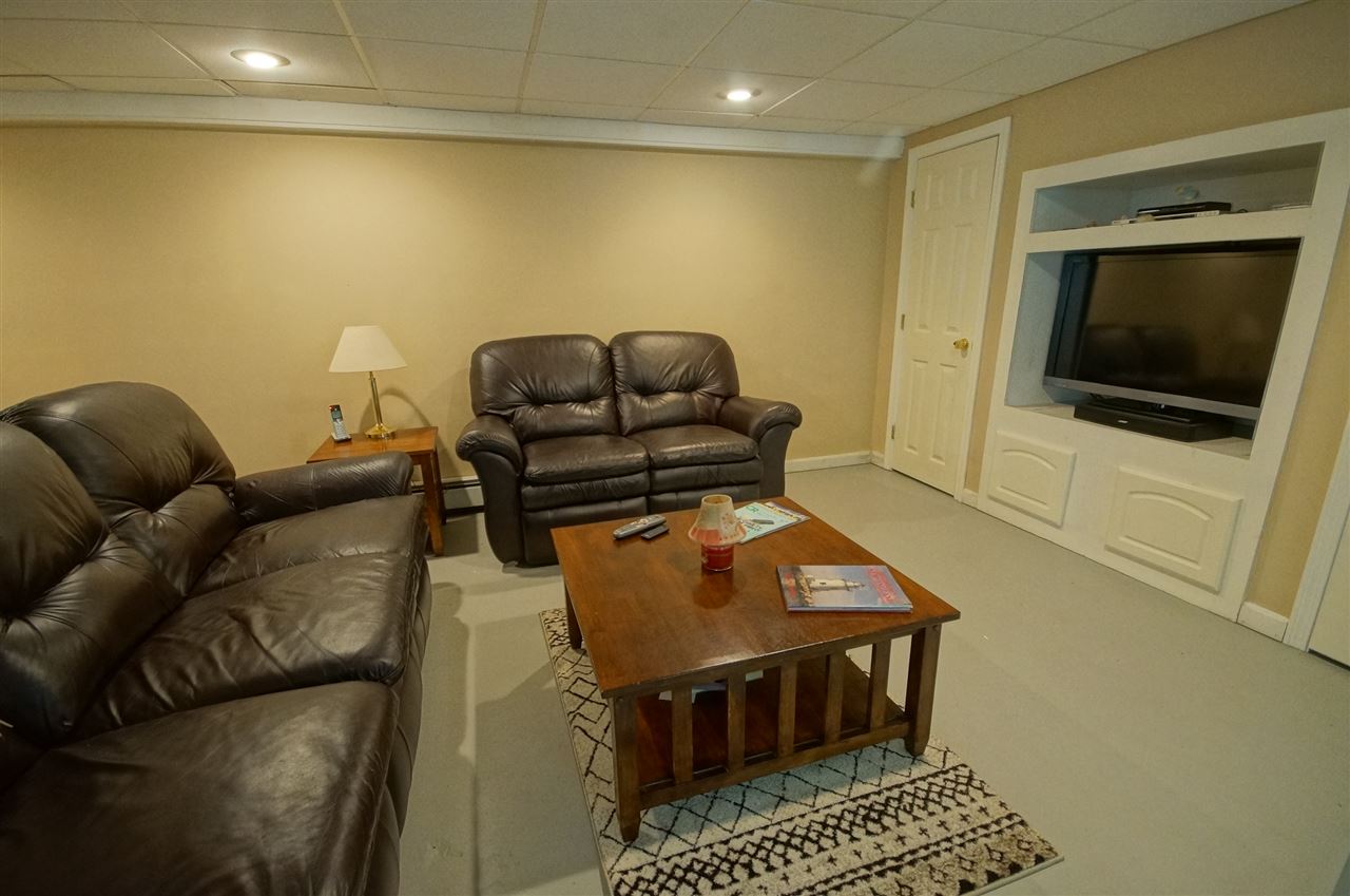 18 Elwood Road Derry, NH 03038 - Photo 23 of 35