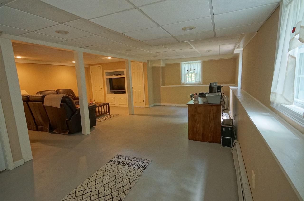 18 Elwood Road Derry, NH 03038 - Photo 25 of 35
