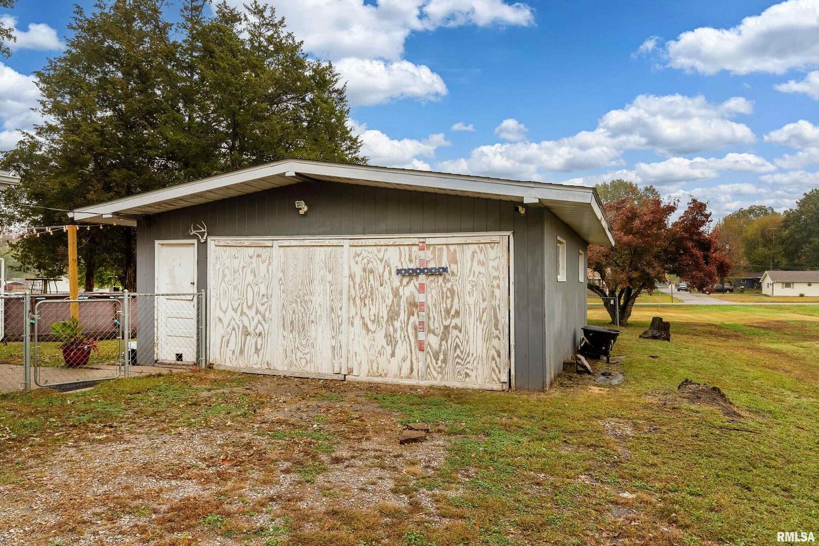 816 South Elm Street Sesser, IL 62884 - Photo 32 of 40