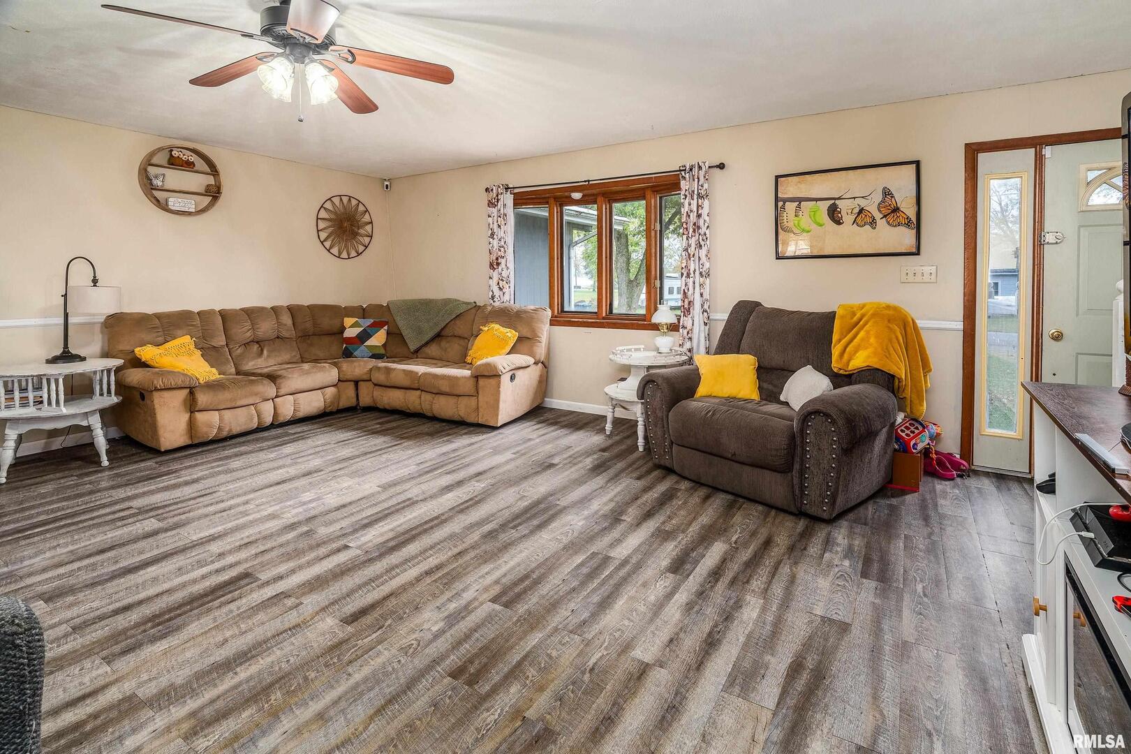 816 South Elm Street Sesser, IL 62884 - Photo 5 of 40