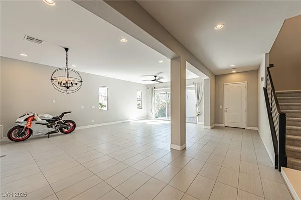 $3,980 | 6465 Farness Street, Las Vegas, NV 89135