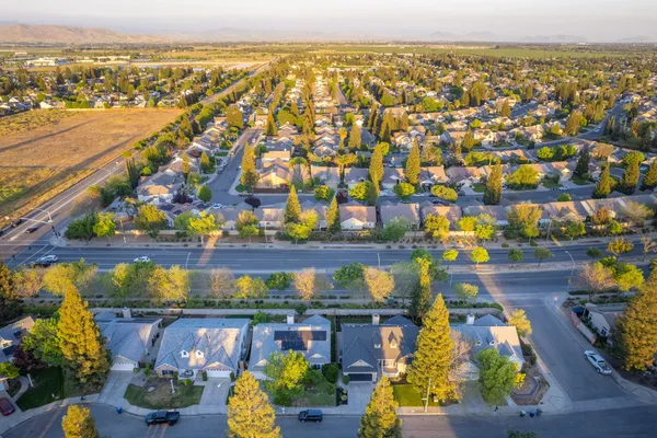$455,000 | 9882 North Meridian Avenue, Fresno, CA 93720
