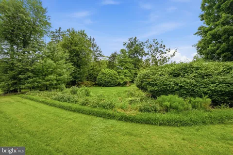 $1,100,000 | 4920 Brook Hills Drive, Annandale, VA 22003