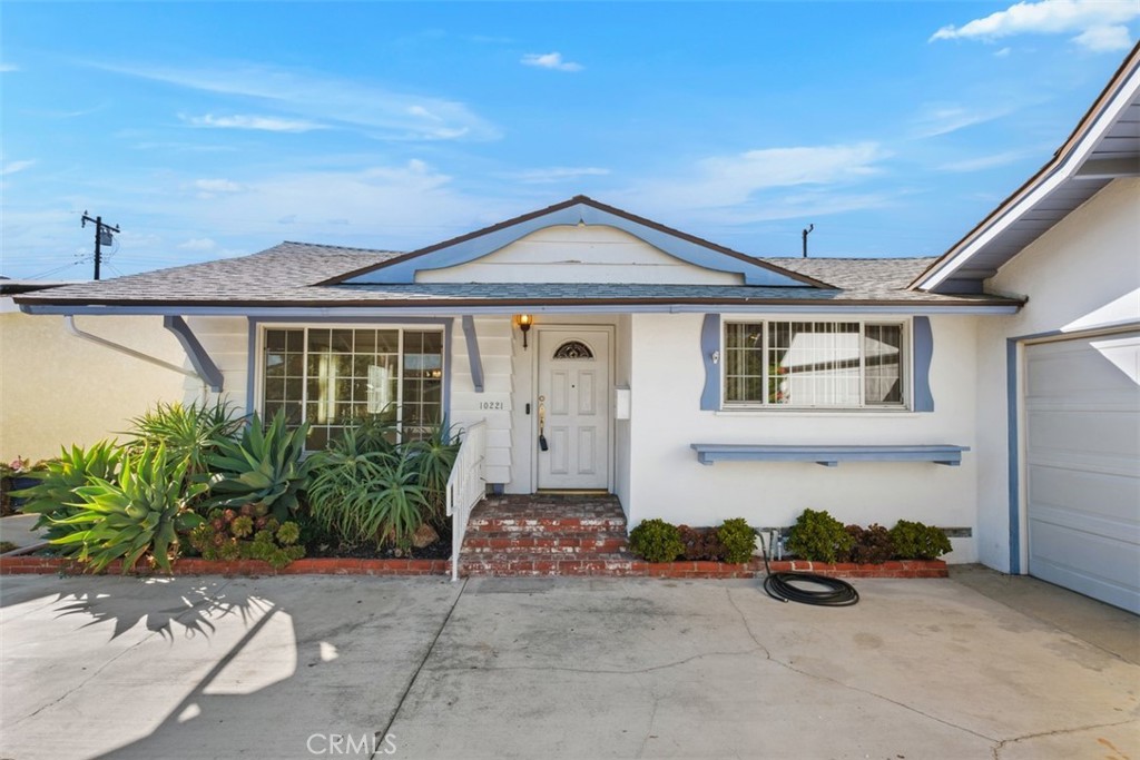 10221 Macduff Street Stanton, CA 90680 - Photo 4 of 31 a front view of a house with garden