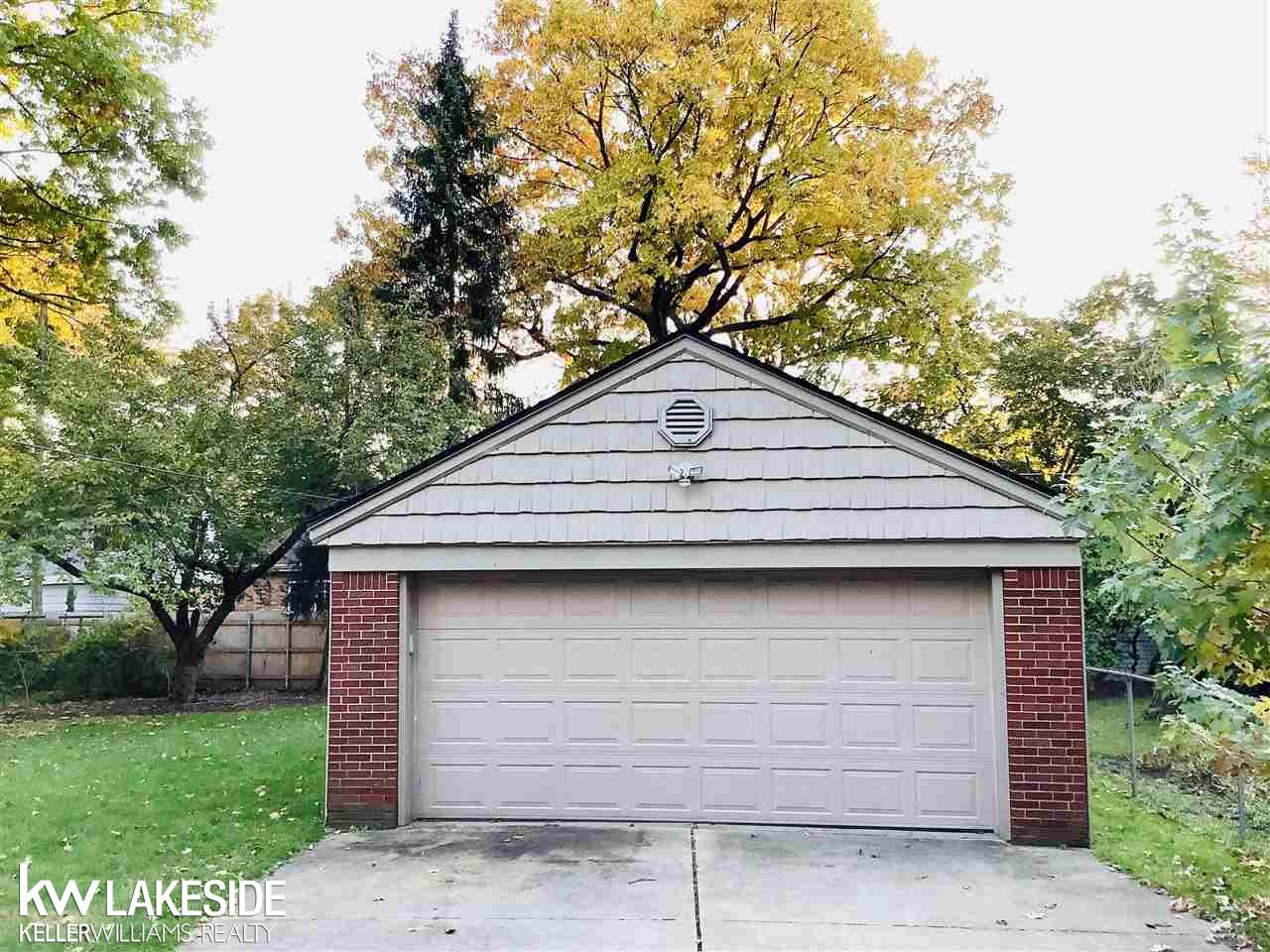 275 Lothrop Road Grosse Pointe Farms, MI 48236 - Photo 3 of 30