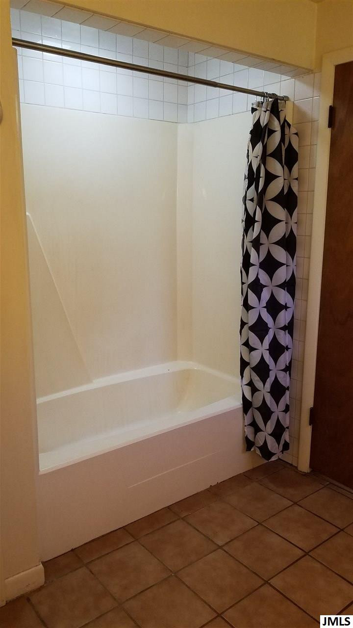 2630 Glasgow Road Jackson, MI 49201 - Photo 17 of 23 Photo 17