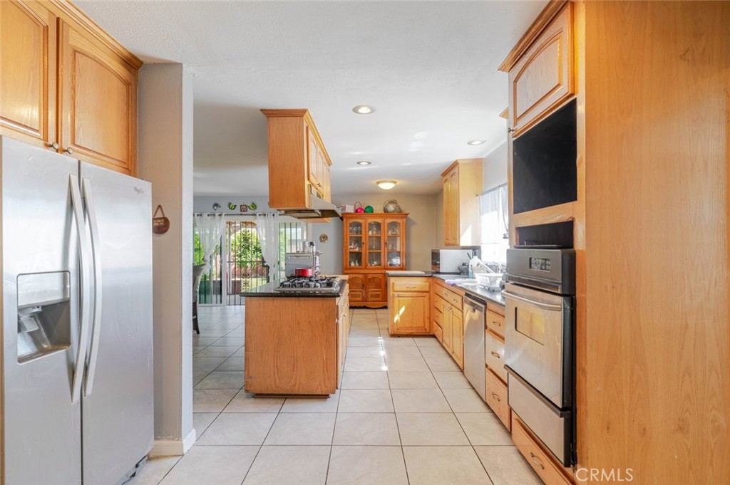 969 West Laurel Street Compton, CA 90220 - Photo 12 of 31
