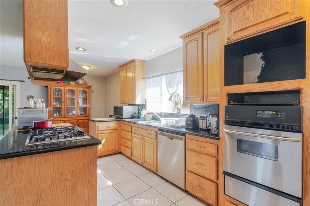 969 West Laurel Street Compton, CA 90220 - Photo 13 of 31