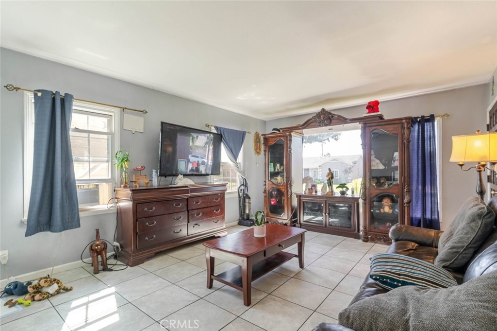 969 West Laurel Street Compton, CA 90220 - Photo 6 of 31