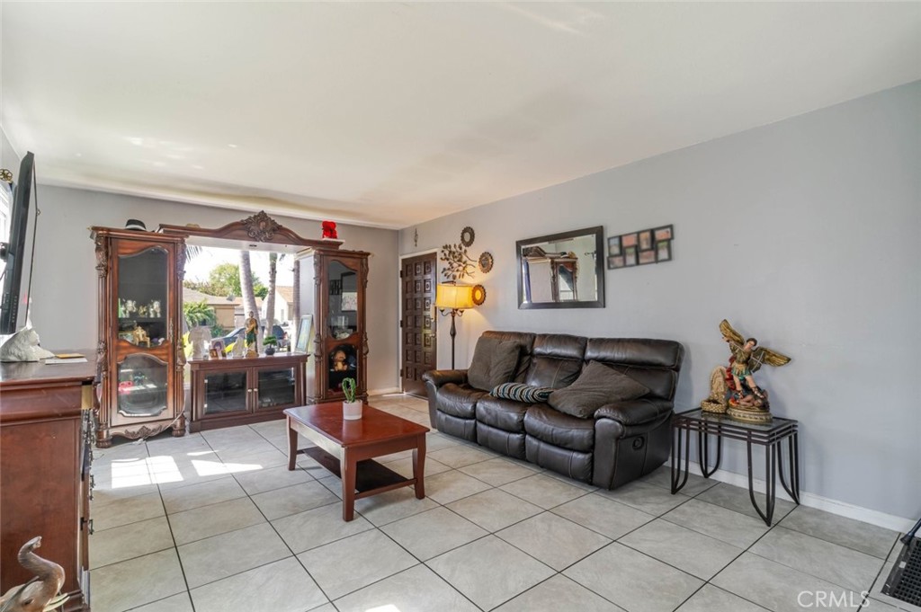 969 West Laurel Street Compton, CA 90220 - Photo 7 of 31