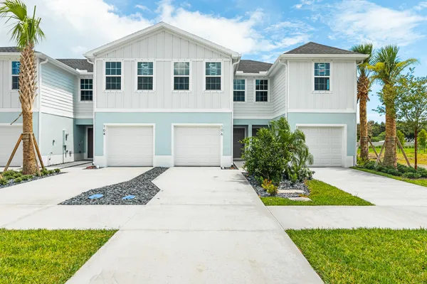$2,350 | 106 Savannah Lks Boulevard, Fort Pierce, FL 34982
