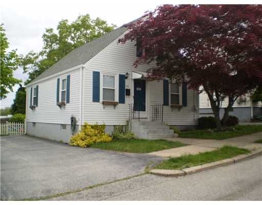 46 Grandview Road Pawtucket, RI 02860 - Photo 1 of 4 Exterior Front.