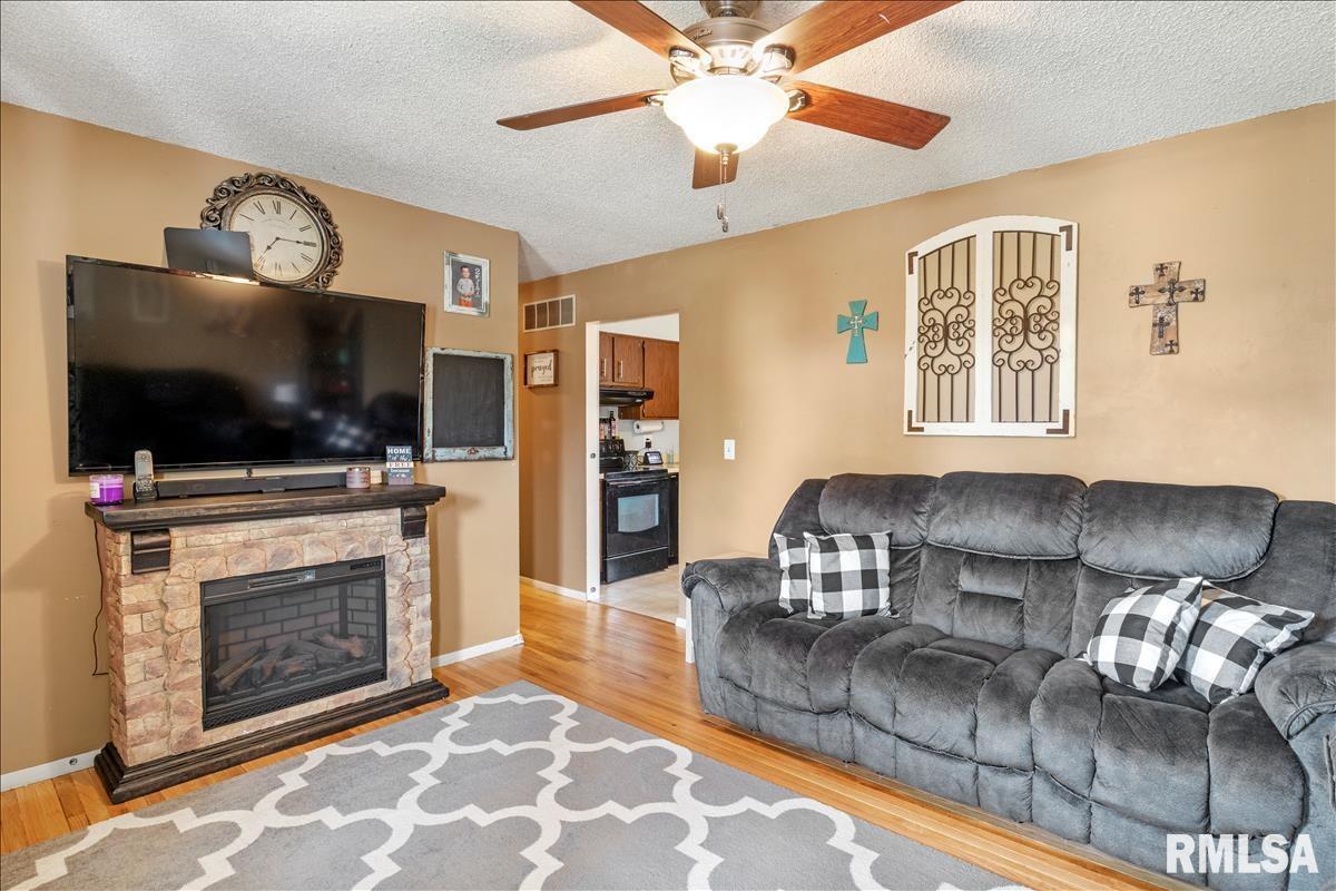 3025 Somerton Road Springfield, IL 62702 - Photo 5 of 24