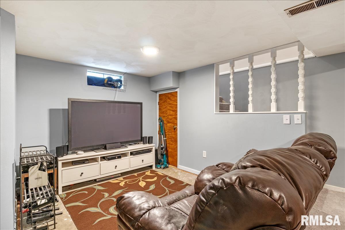 3025 Somerton Road Springfield, IL 62702 - Photo 7 of 24