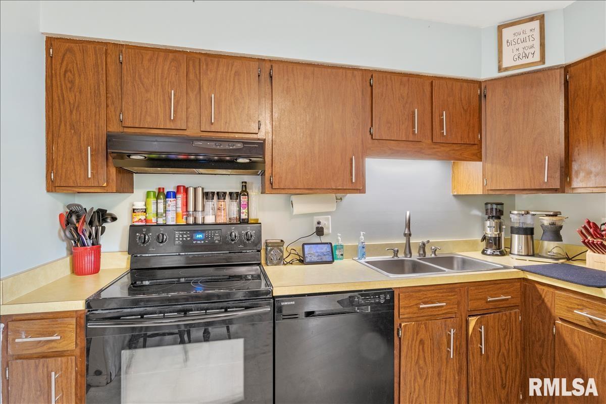 3025 Somerton Road Springfield, IL 62702 - Photo 8 of 24