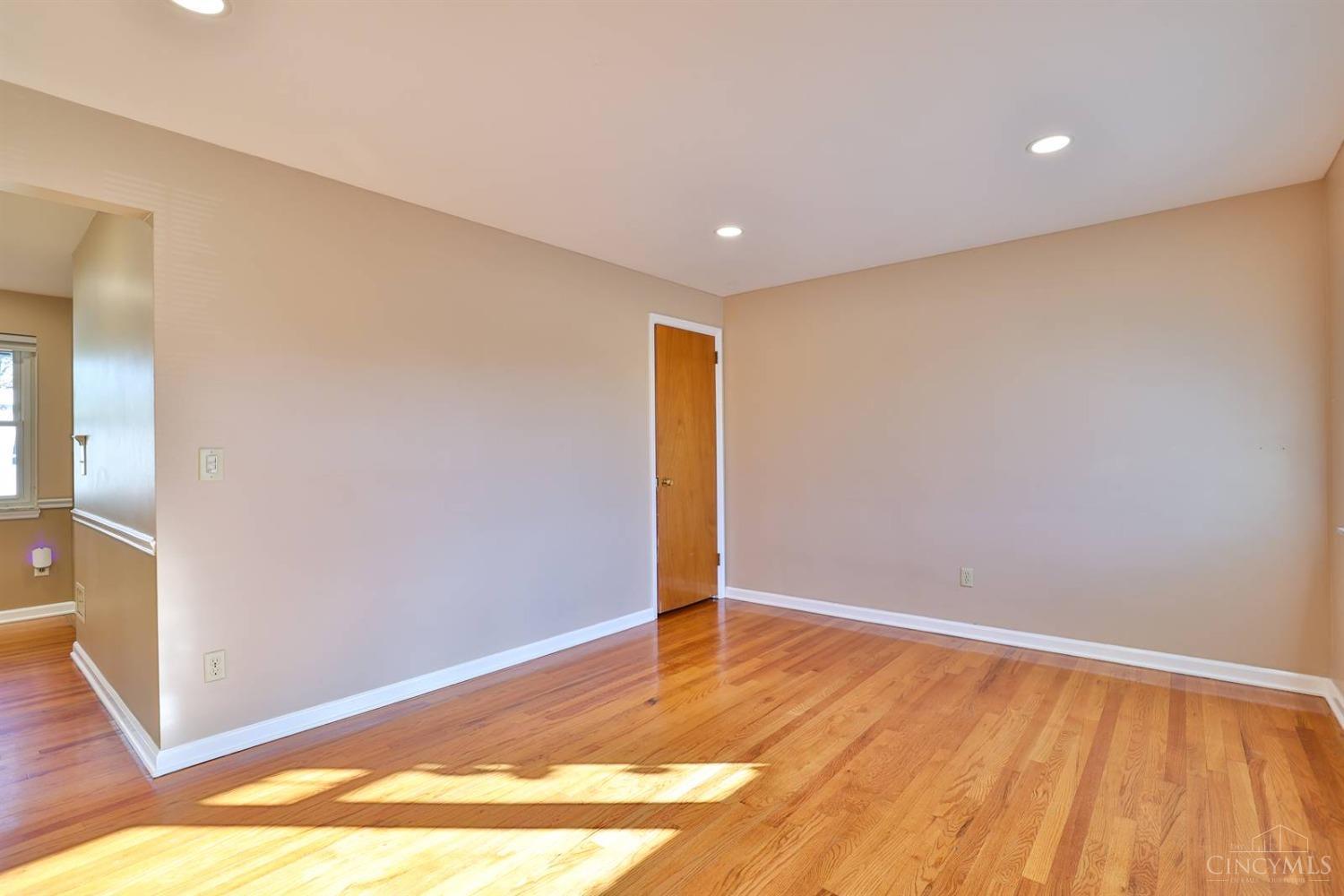 3340 Alexis Road Cincinnati, OH 45239 - Photo 6 of 31