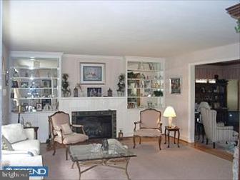 718 River Road Ewing, NJ 08628 - Photo 2 of 6 Living Room