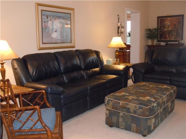 7100 Dale Ridge Road, Unit J4 Lancaster, TN 38569 - Photo 4 of 20 Welcome your friends into this classy but comfortable the living room