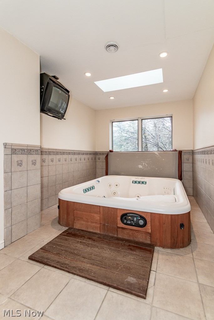 12711 Cedar Road Cleveland, OH 44106 - Photo 12 of 33 Gallery Image 12