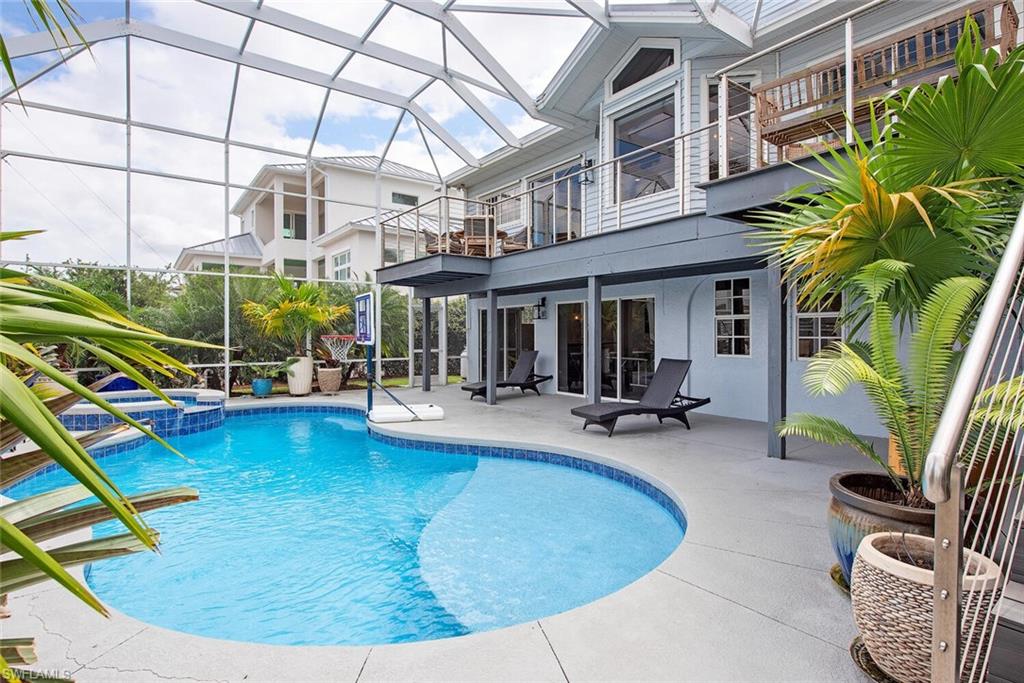 437 Trade Winds Avenue Naples, FL 34108 - Photo 3 of 33