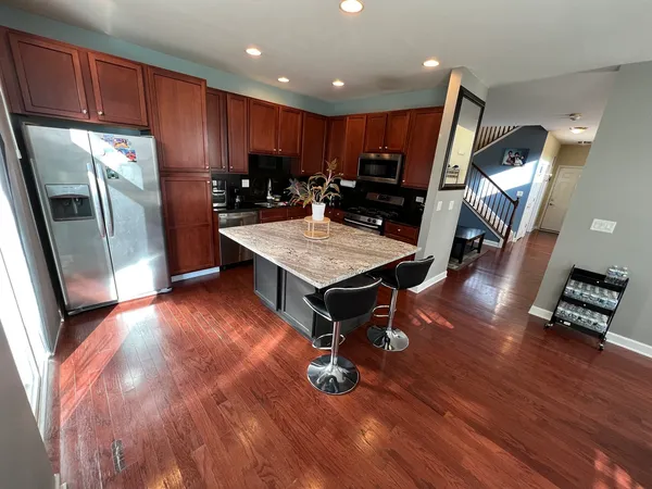 $334,000 | 380 Risen Star Lane, Unit 380, Oswego, IL 60543