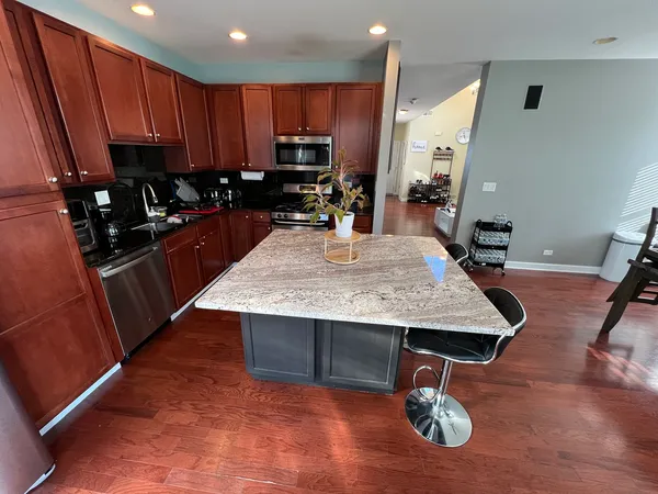 $334,000 | 380 Risen Star Lane, Unit 380, Oswego, IL 60543