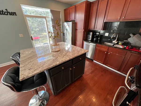 $334,000 | 380 Risen Star Lane, Unit 380, Oswego, IL 60543