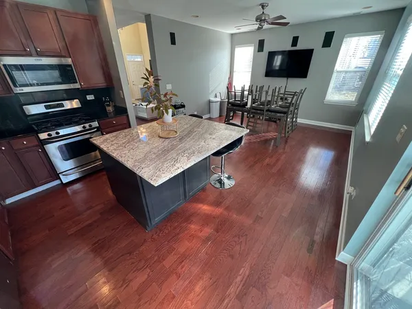 $334,000 | 380 Risen Star Lane, Unit 380, Oswego, IL 60543