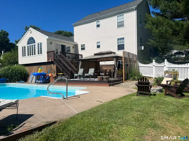 $525,500 | 7 Glen Hollow, East Granby, CT 06026