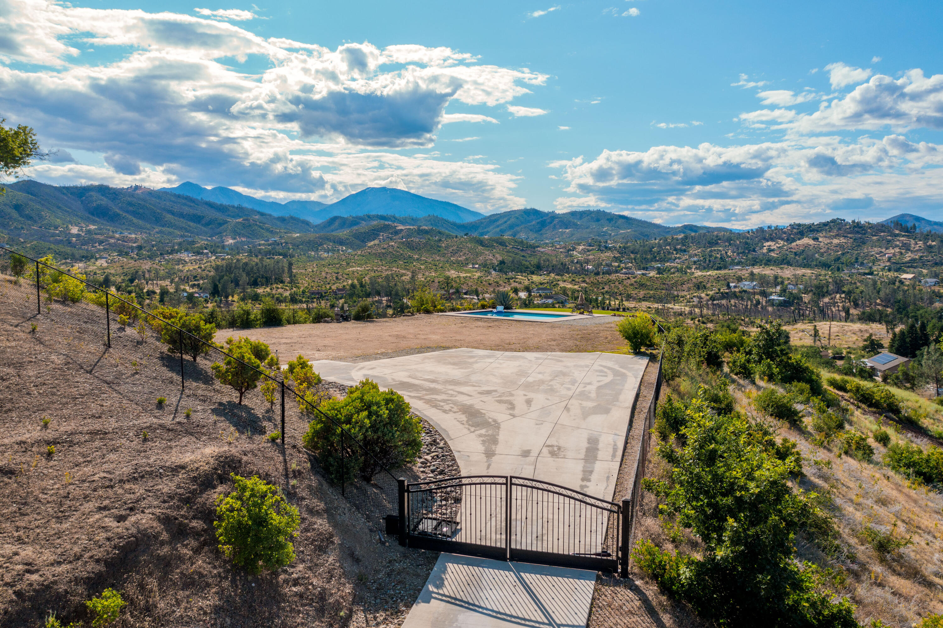 16275 Valparaiso Way Redding, CA 96001 - Photo 12 of 13 a view of a terrace with a garden