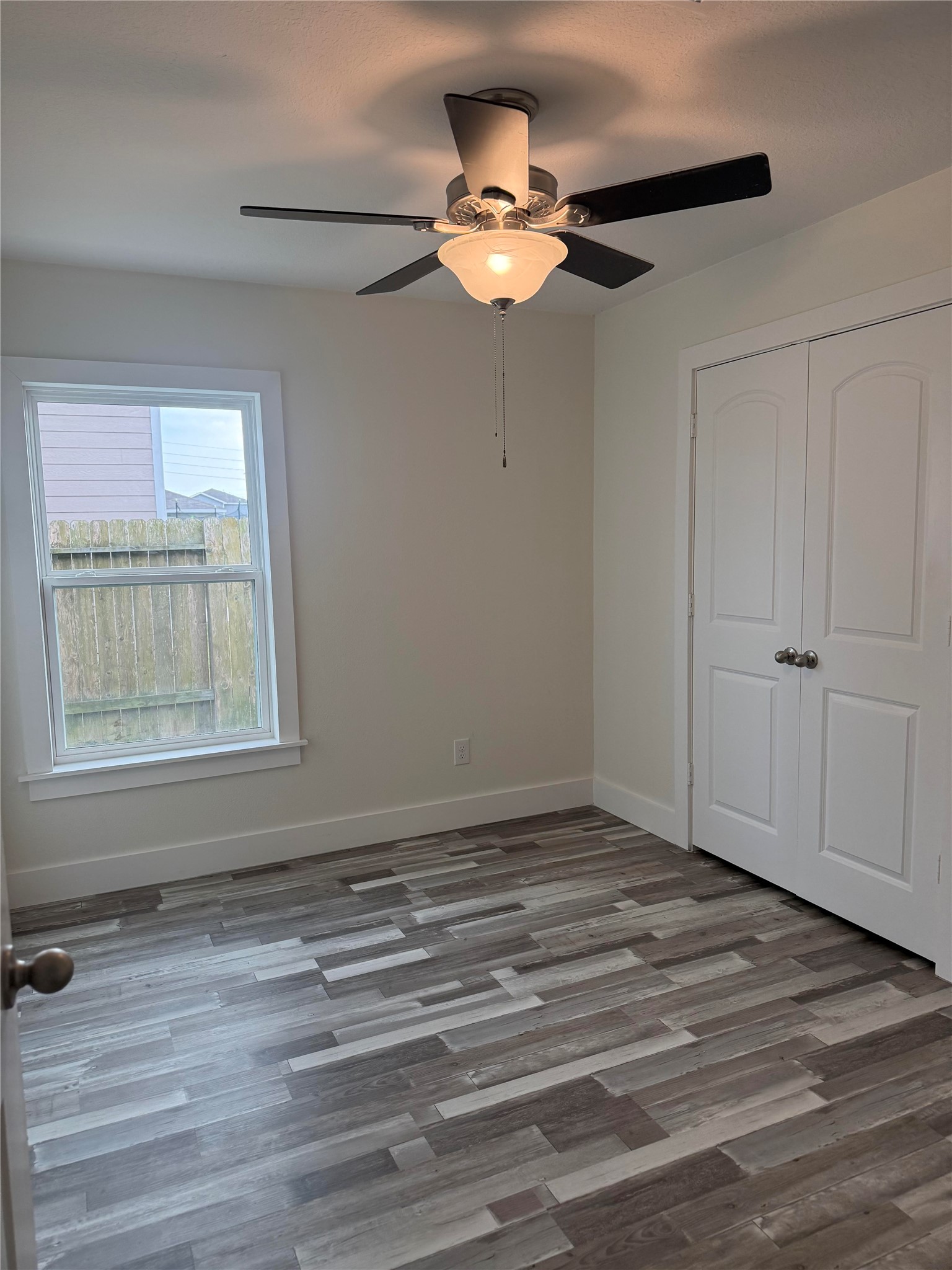 8419 Hannah Rd Cove Cove, TX 77523 - Photo 8 of 28 a view of room with window and ceiling fan