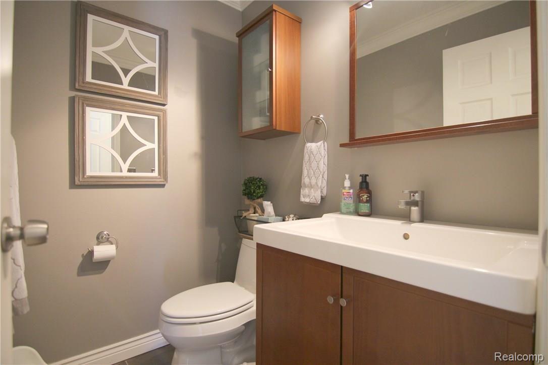 199 Stonetree Circle Rochester, MI 48309 - Photo 12 of 26 Stonetree Cir Half Bath.jpg