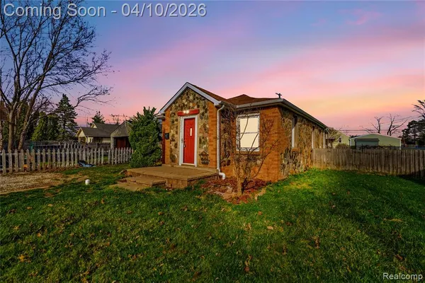 $103,000 | 33524 Duncan Avenue, Fraser, MI 48026