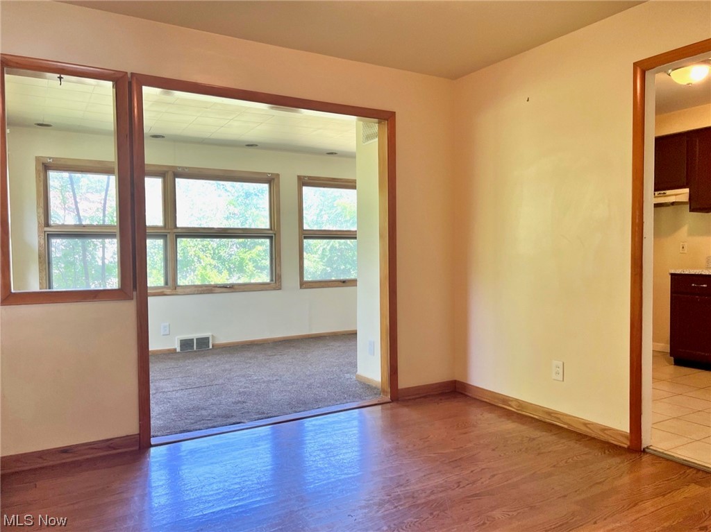 4041 Suffolk Road Cleveland, OH 44121 - Photo 5 of 15