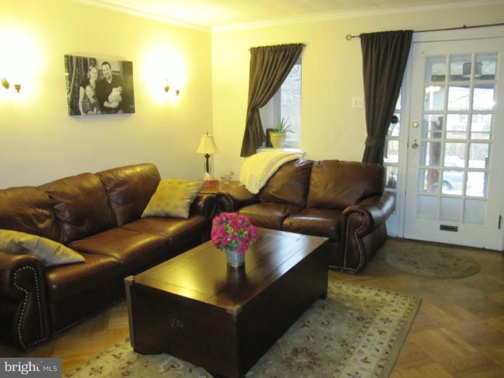 168 Edgehill Road Bala Cynwyd, PA 19004 - Photo 2 of 25 Living Room