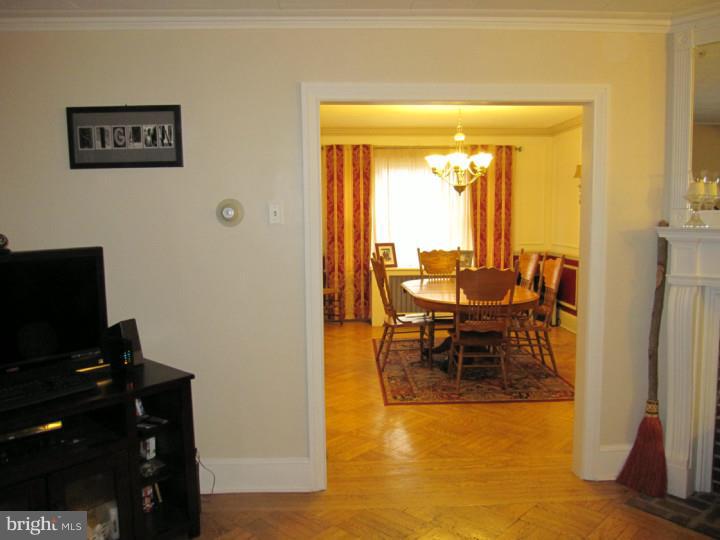 168 Edgehill Road Bala Cynwyd, PA 19004 - Photo 4 of 25 Living Room
