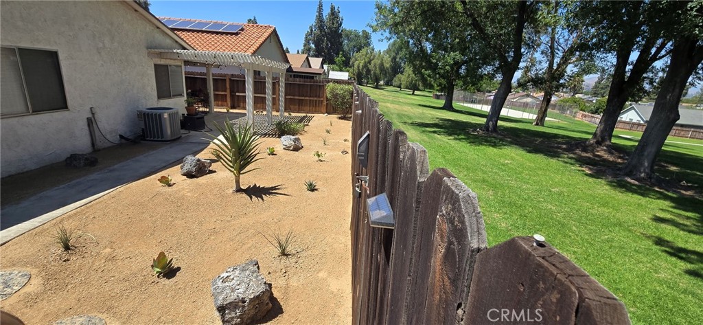 6830 Astoria Drive Riverside, CA 92503 - Photo 2 of 23 Backyard