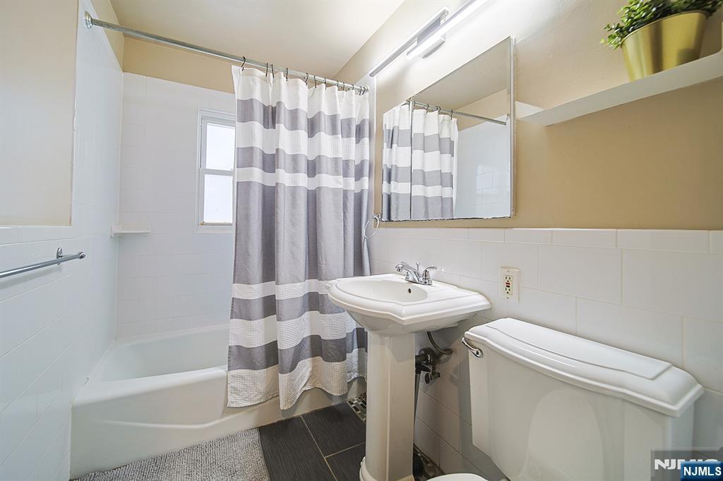 907 Spring Valley Road Maywood, NJ 07607 - Photo 11 of 24